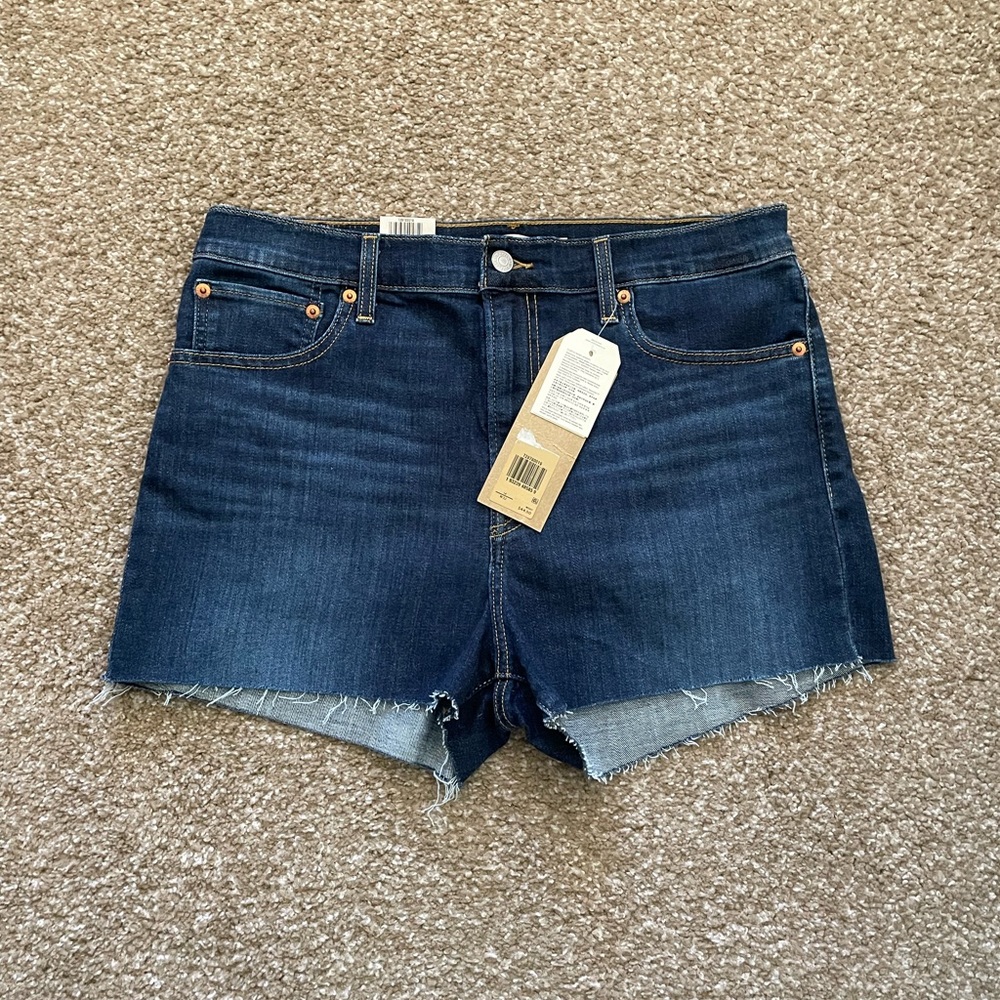 Levi’s Denim High Rise Shorts. Size 14 W32